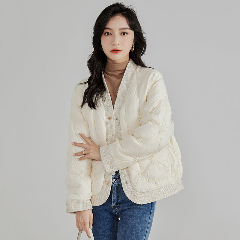 Winter Clothing Trends For Women - Piumino autunno inverno con scollo a
